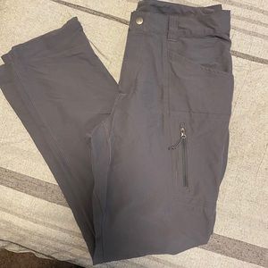 Men’s Northface pants.